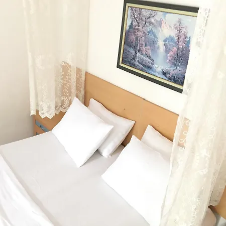 Mursel Garden בית אירוח קוסדסי