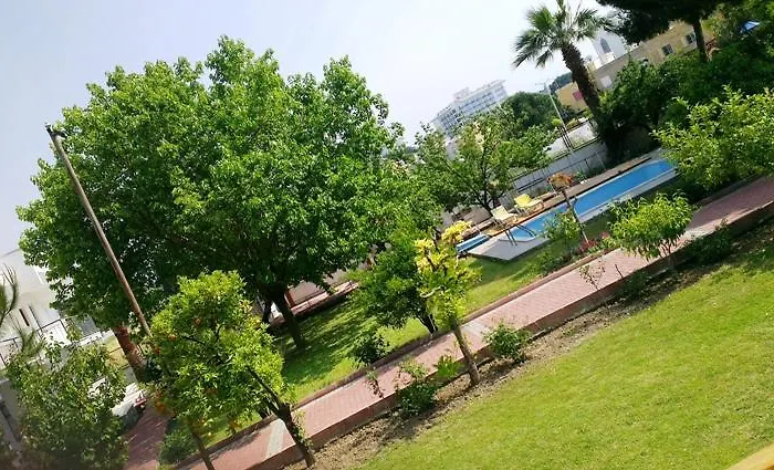 Δωμάτια σε οικογενειακή κατοικία Mursel Garden