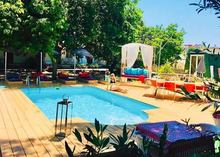 Проживание в семье Mursel Garden *